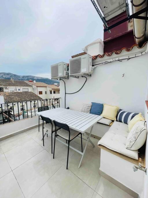 דניה Attic Apartment In Old Town מראה חיצוני תמונה